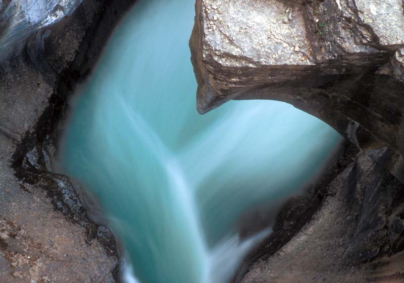 144-20.jpg - Mistaya Canyon, Banff National Park, Canada - Straight down from the bridge. Do people look?