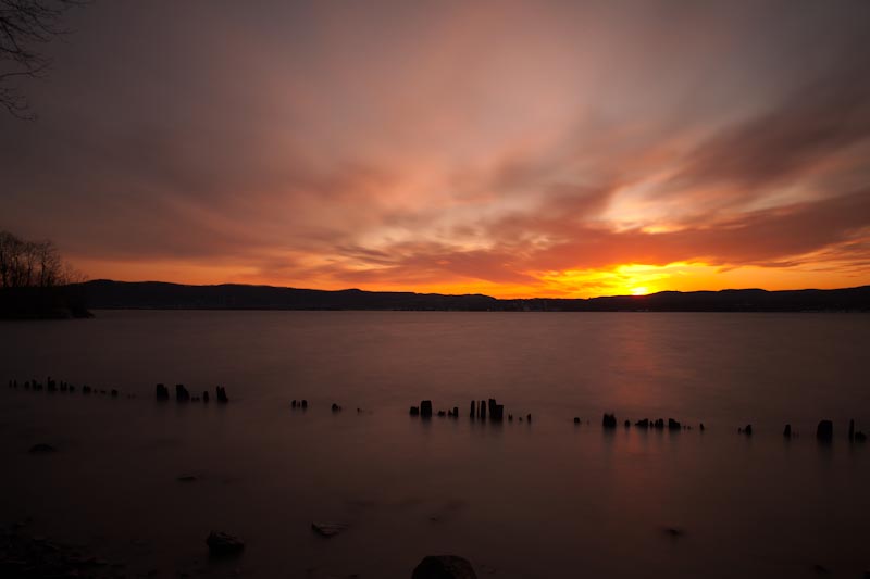 _HEC5122.jpg - Sunset on the Hudson, Georges Island