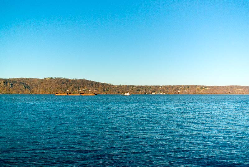 _IGP0036.jpg - A barge on the Hudson River